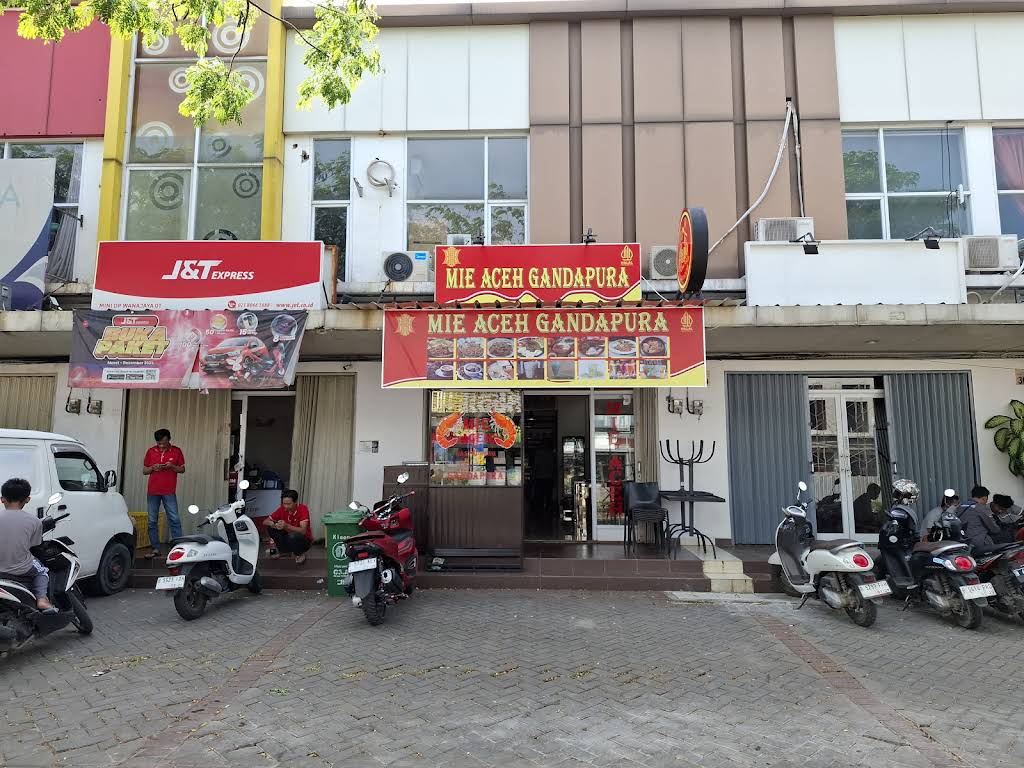 Tampak depan warung Mie Aceh Gandapura di Metland Cibitung